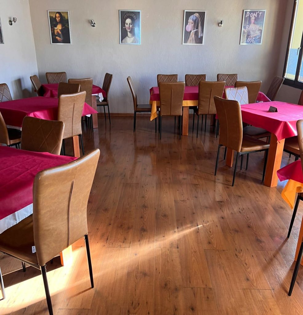 interior del restaurante pizzeria vila càlig